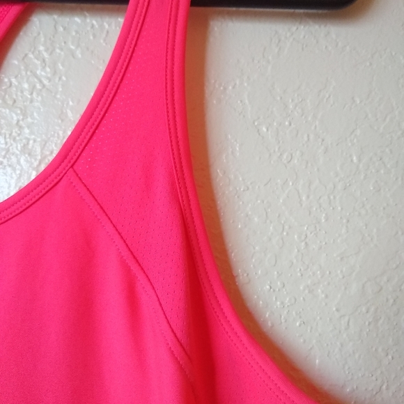 Under Armour heat gear hot pink racerback tank L - Picture 5 of 11